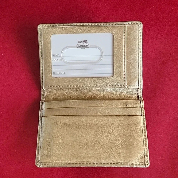 Coach - Picture 5 of 7